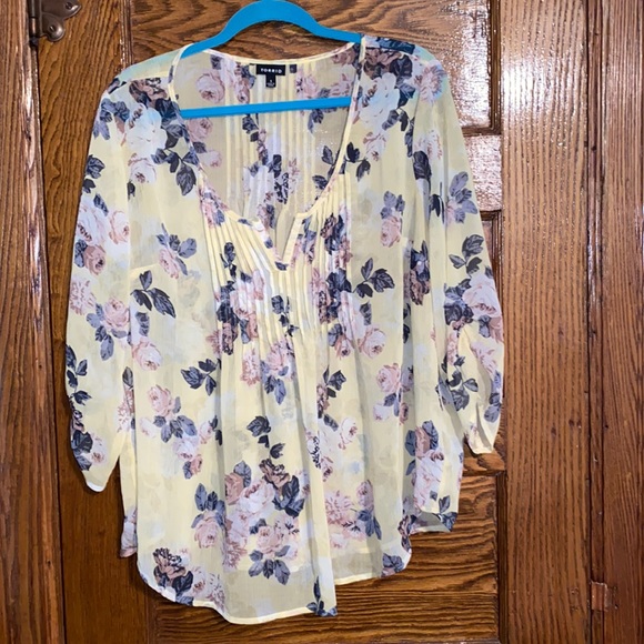 Torrid size 1 top - Picture 1 of 1